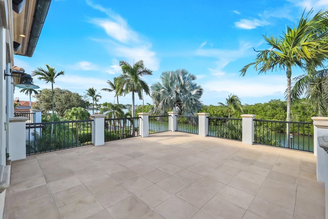 1450 Gulfstar Dr S, Naples, FL 34112