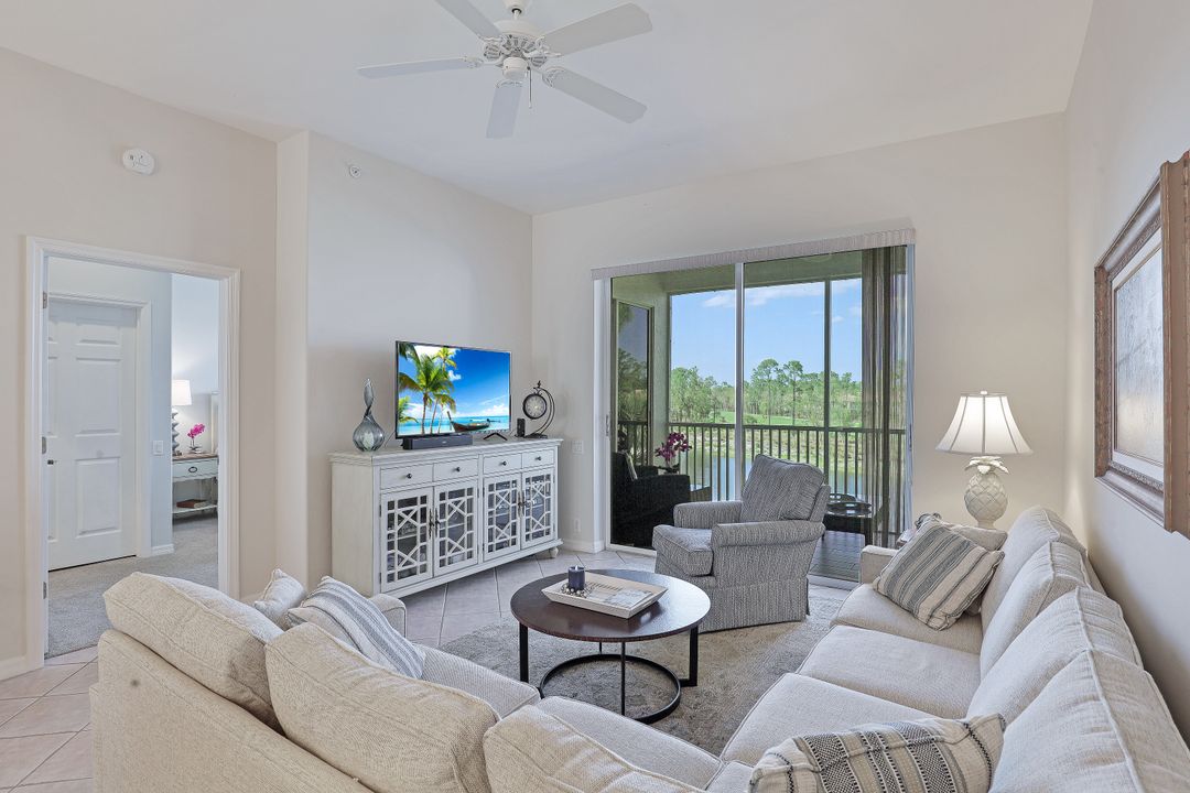 8223 Parkstone Pl #306, Naples, FL 34120