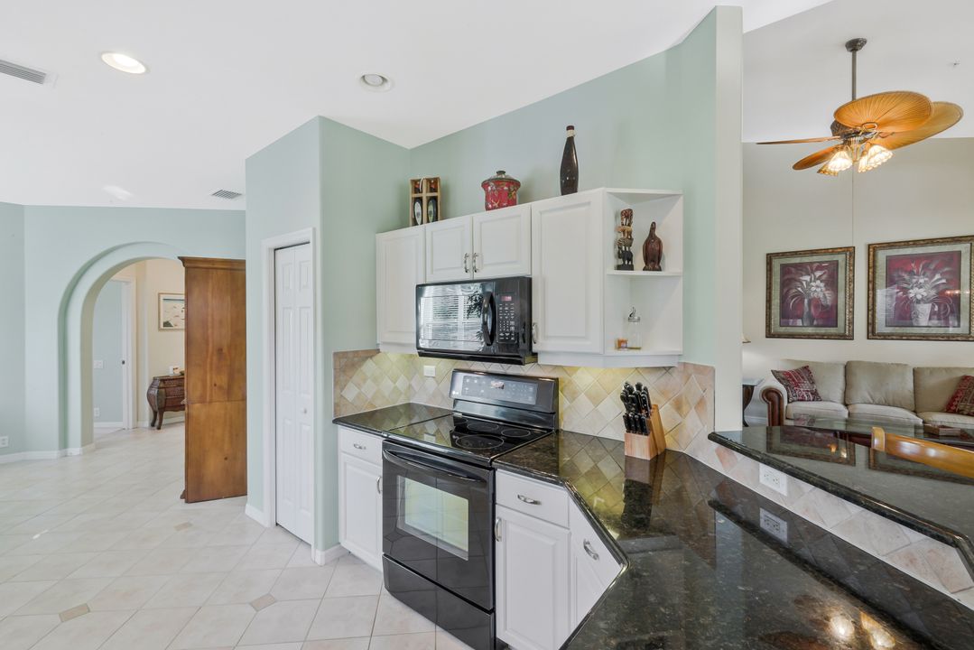 8535 Danbury Blvd #205, Naples, FL 34120