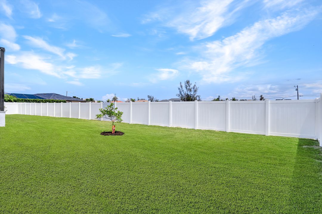 3527 SW 4th Ln, Cape Coral, FL 33991