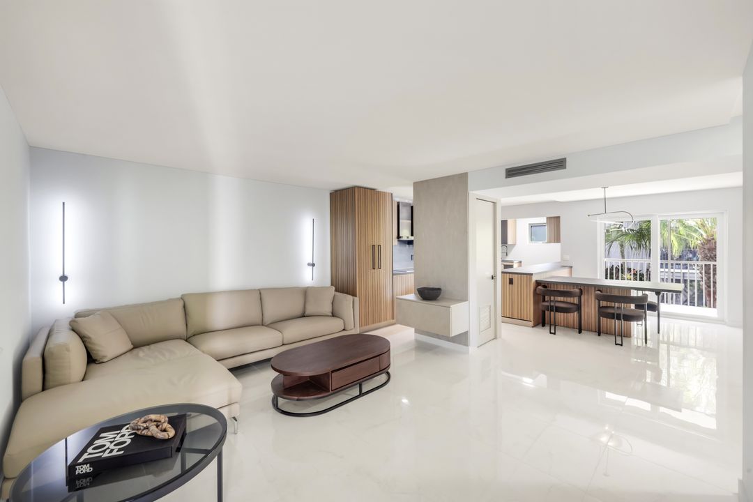 788 Park Shore Dr #E20, Naples, FL 34103