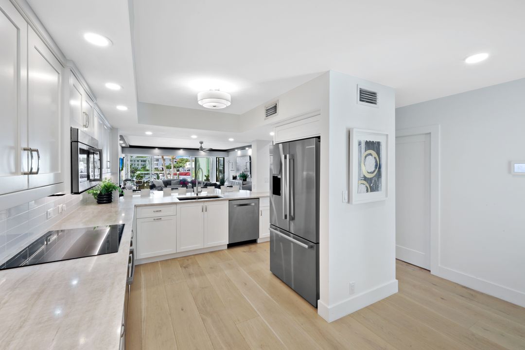 800 River Point Dr #212, Naples, FL 34102