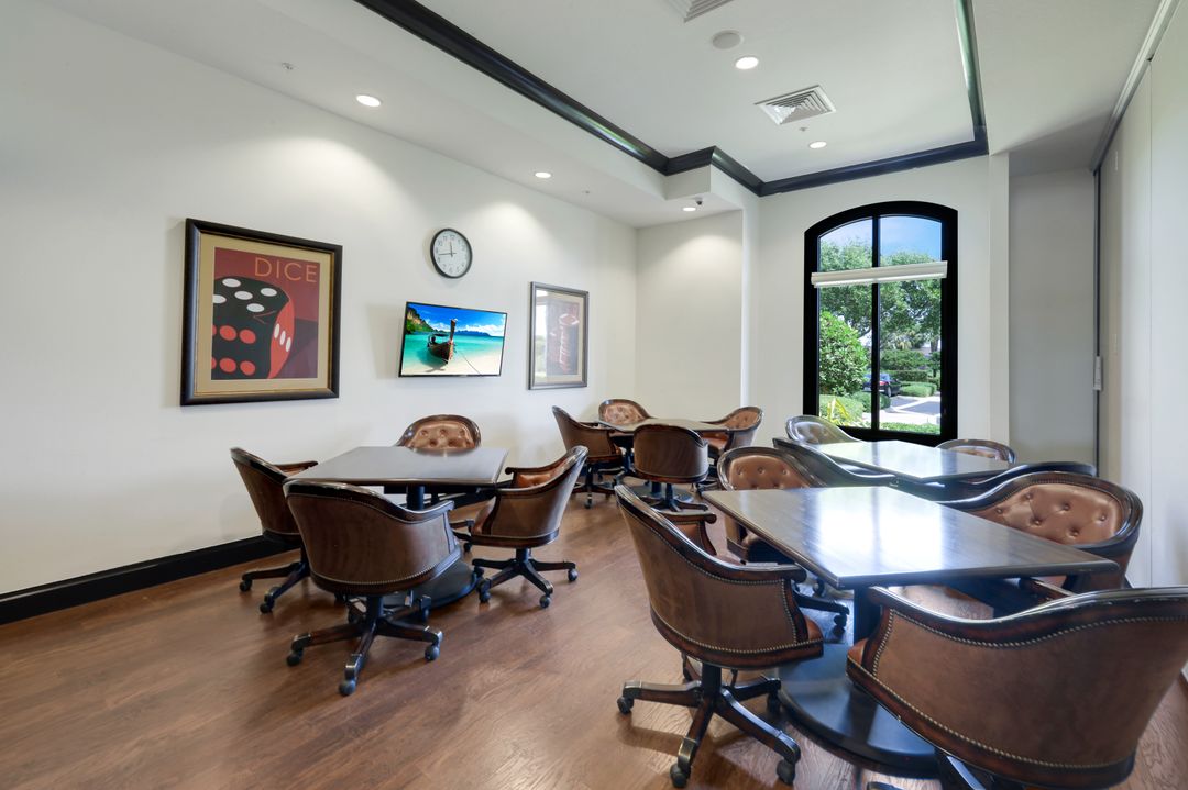 8362 Viale Cir, Naples, FL 34114