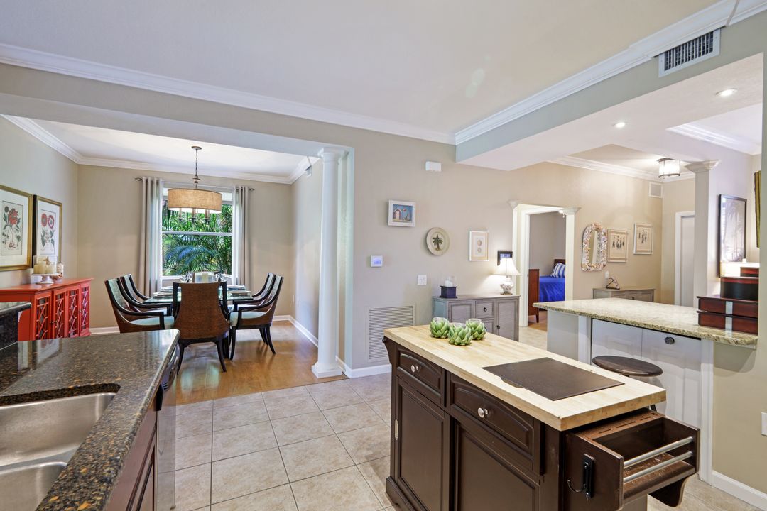 10021 Heather Ln #802, Naples, FL 34119