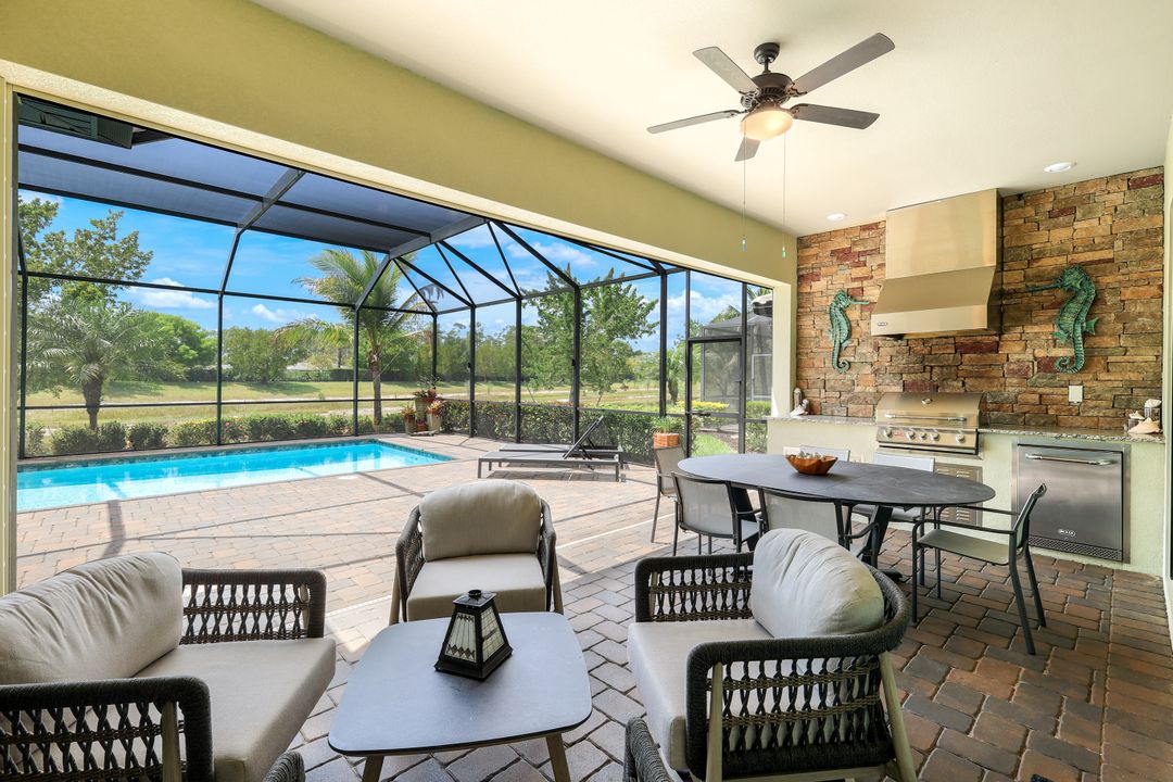 1839 Mustique St, Naples, FL 34120