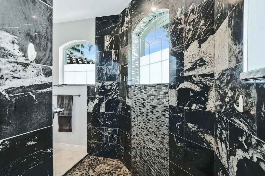 4909 Seville Ct, Cape Coral, FL 33904