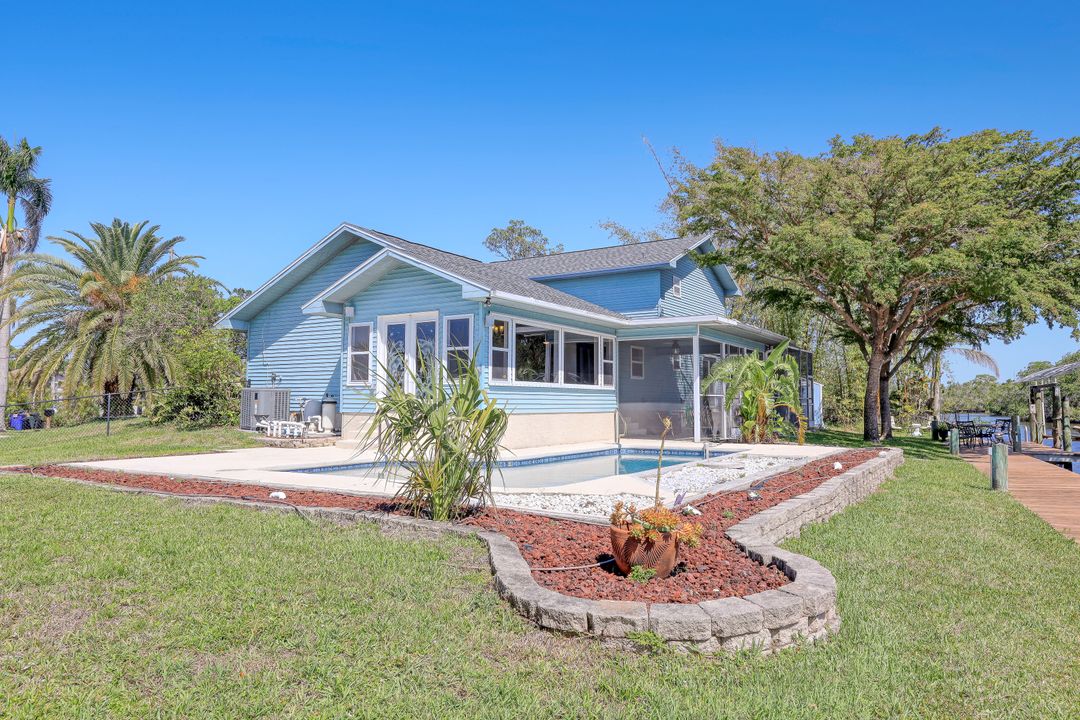 422 Seaworthy Rd, North Fort Myers, FL 33903