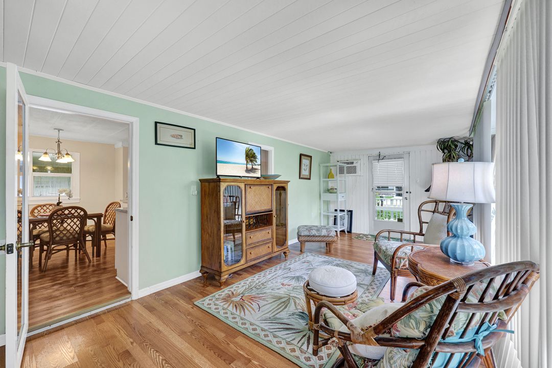 522 Menton Ln, Naples, FL 34112