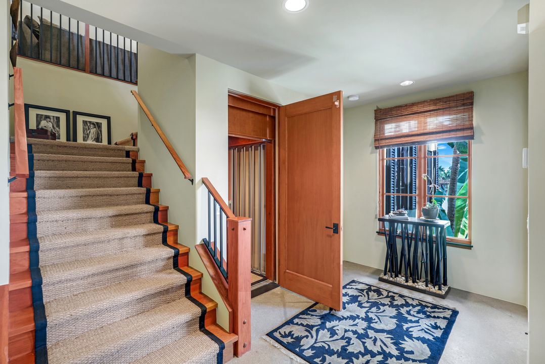 290 Channel Dr, Naples, FL 34108