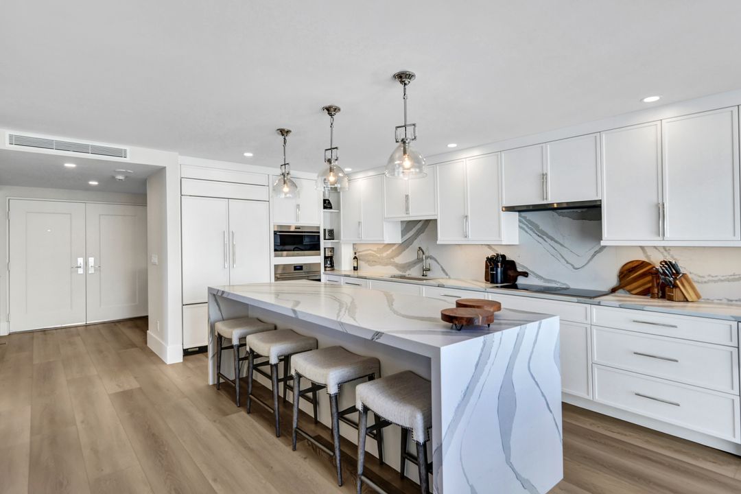 4401 Gulf Shore Blvd N #1406, Naples, FL 34103