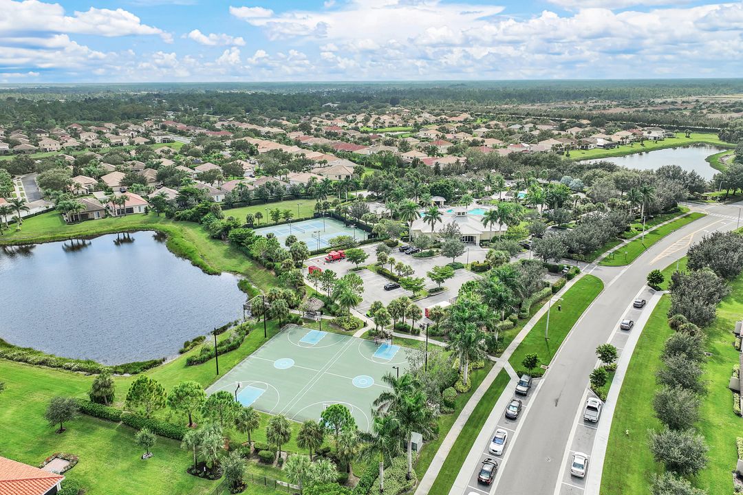 2214 Cara Cara Way, Naples, FL 34120