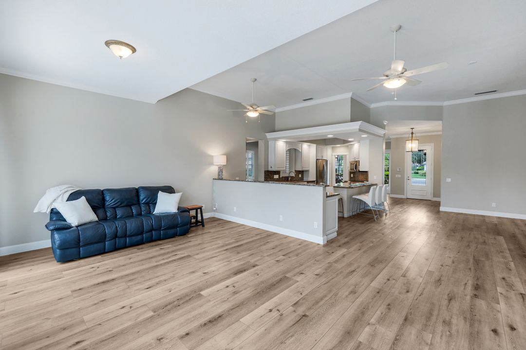 4362 Queen Elizabeth Way, Naples, FL 34119