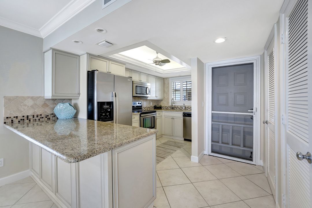 271 Southbay Dr #155, Naples, FL 34108