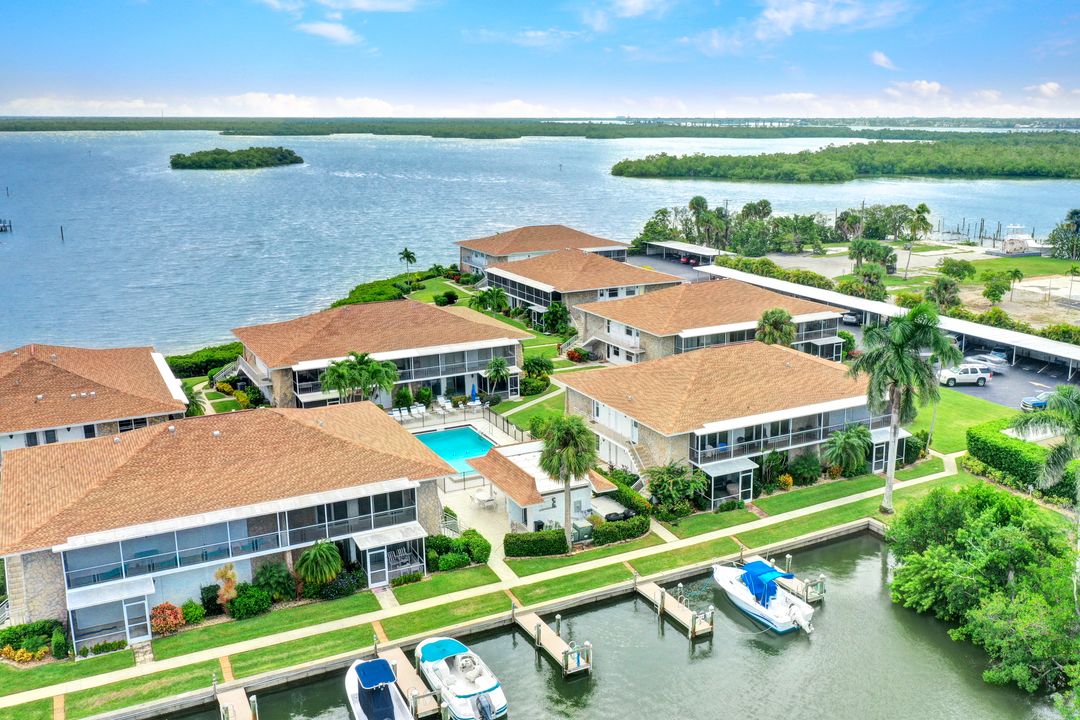 330 Kon Tiki Dr #D-1, Naples, FL 34113