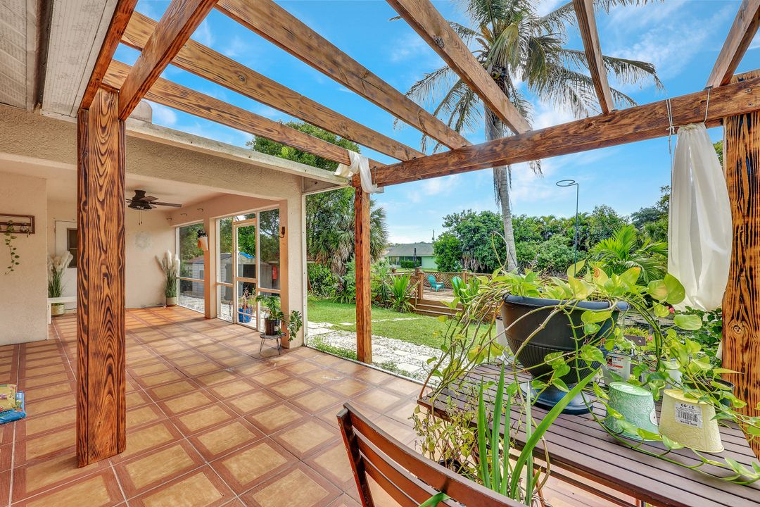 1701 54th Terrace SW, Naples, FL 34116