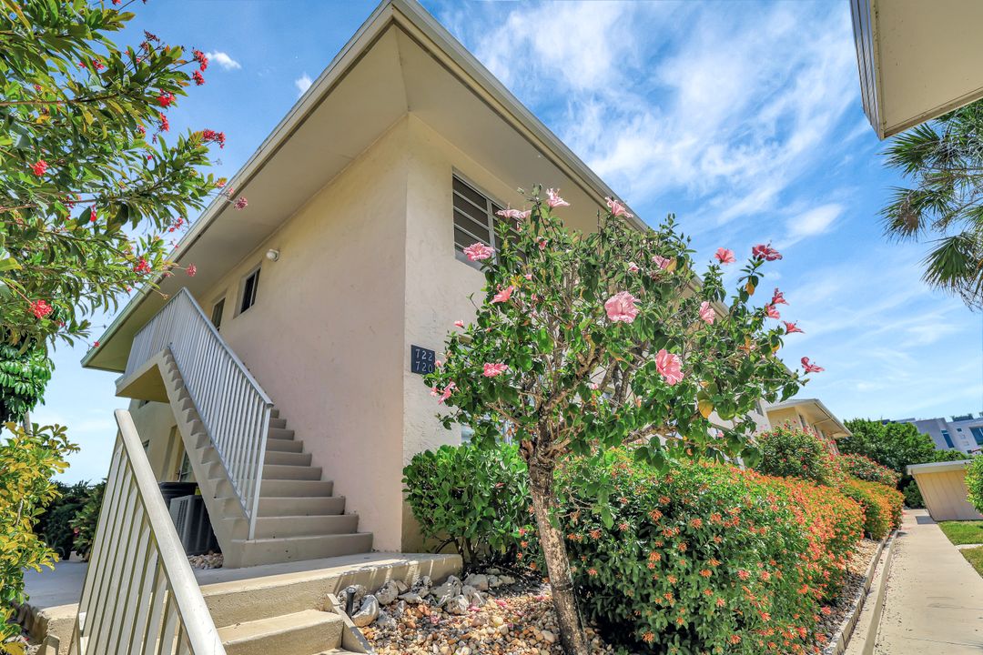 722 Broad Ave S #722, Naples, FL 34102