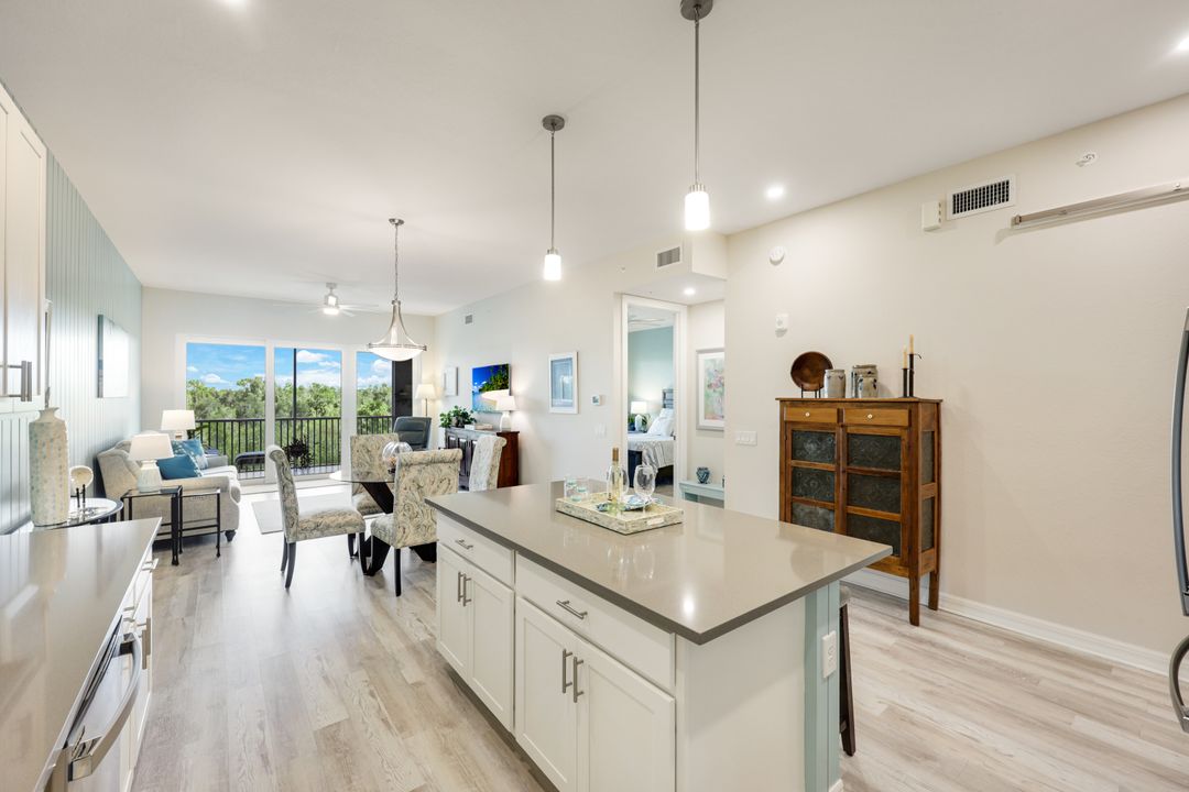 164 Indies Dr E #203, Naples, FL 34114