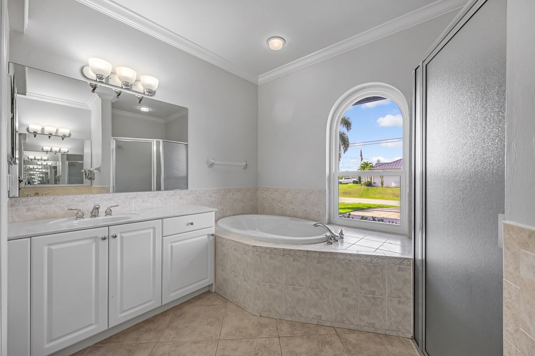 907 NW 18th St, Cape Coral, FL 33993