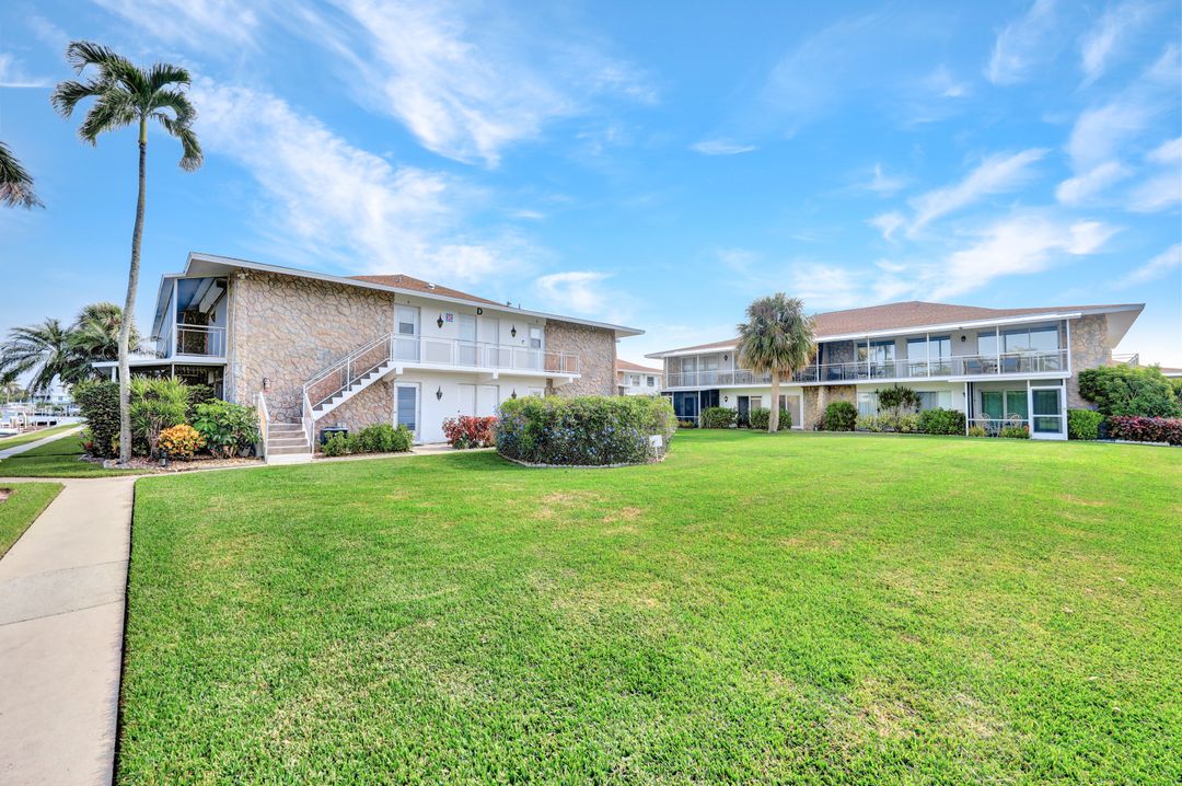 330 Kon Tiki Dr #D-1, Naples, FL 34113