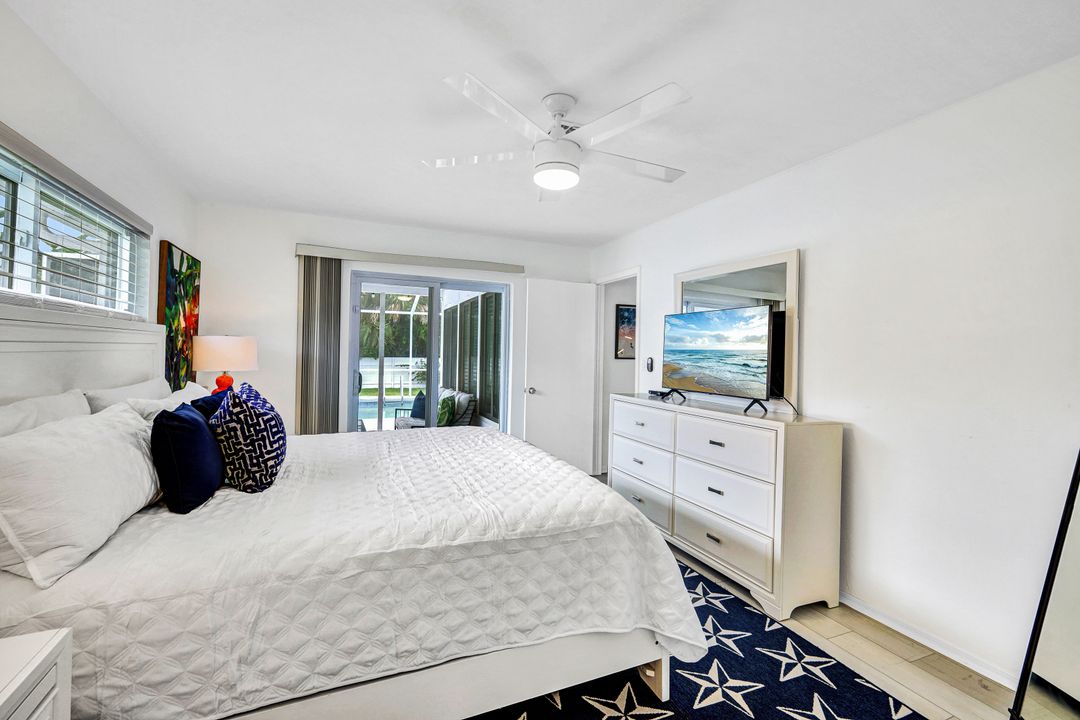 576 93rd Ave N, Naples, FL 34108