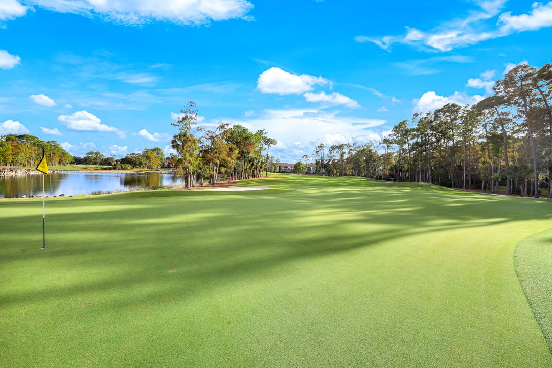 8267 Parkstone Pl #302, Naples, FL 34120