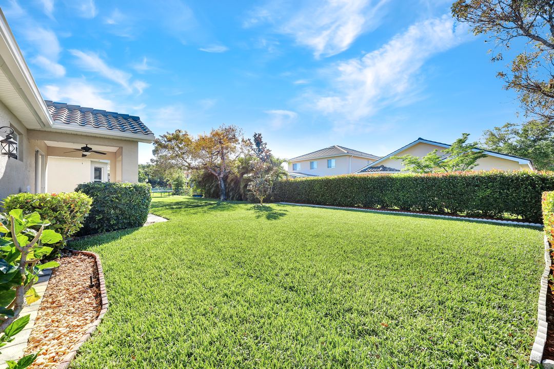9262 Chestnut Tree Loop, Fort Myers, FL 33967