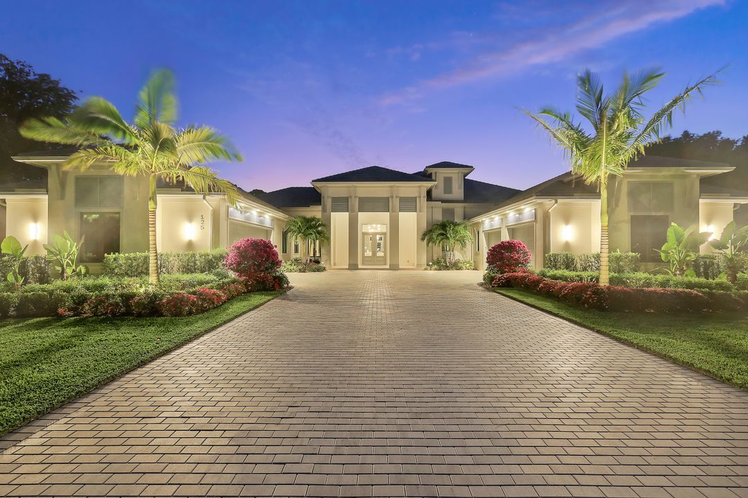 125 Caribbean Rd, Naples, FL 34108