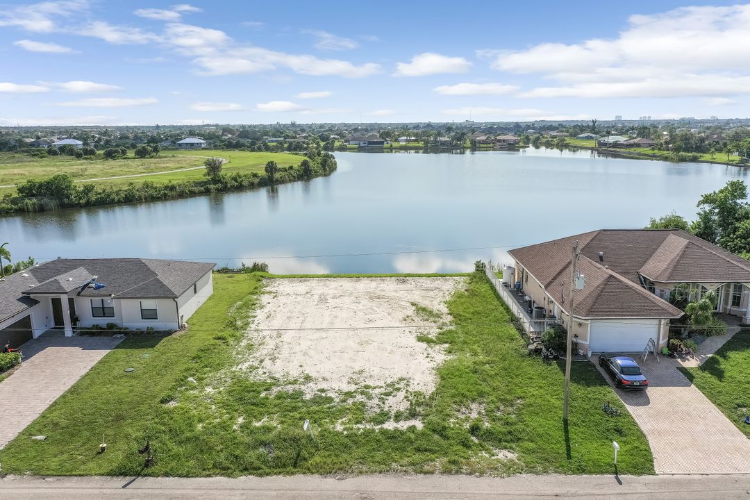 2017 NE 10th Pl, Cape Coral, FL 33909