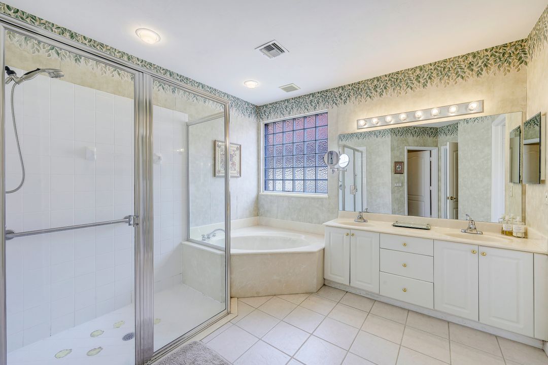 1082 Jardin Dr, Naples, FL 34104