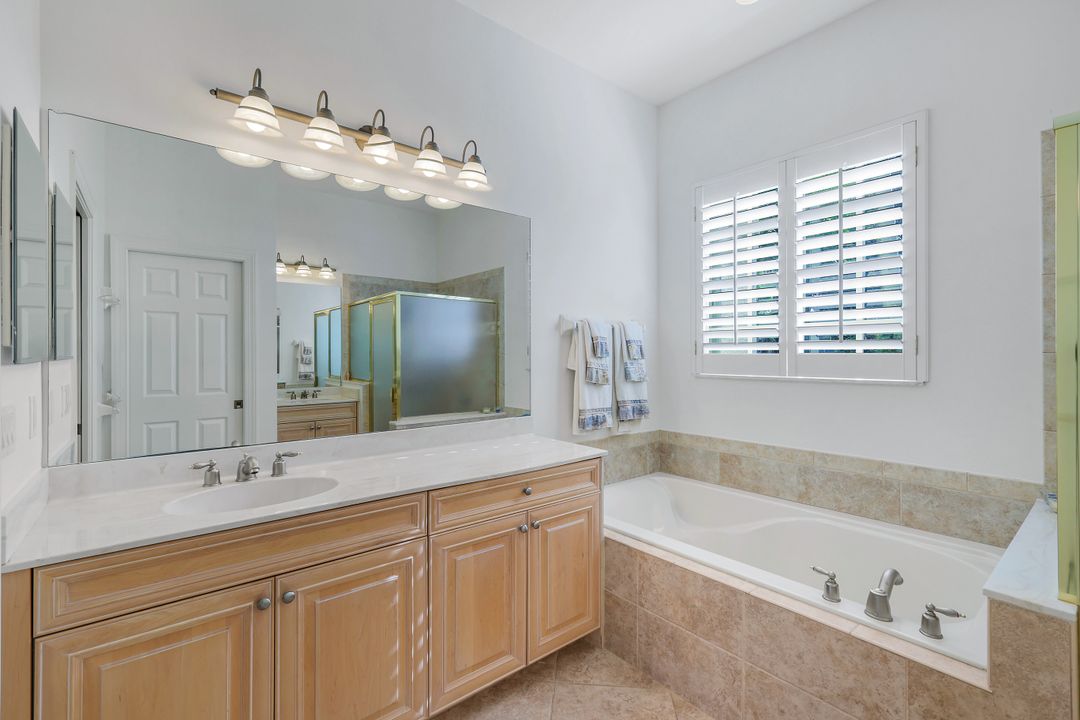 8737 Mustang Island Cir, Naples, FL 34113