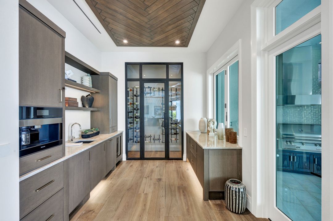 3401 Crayton Rd, Naples, FL 34102