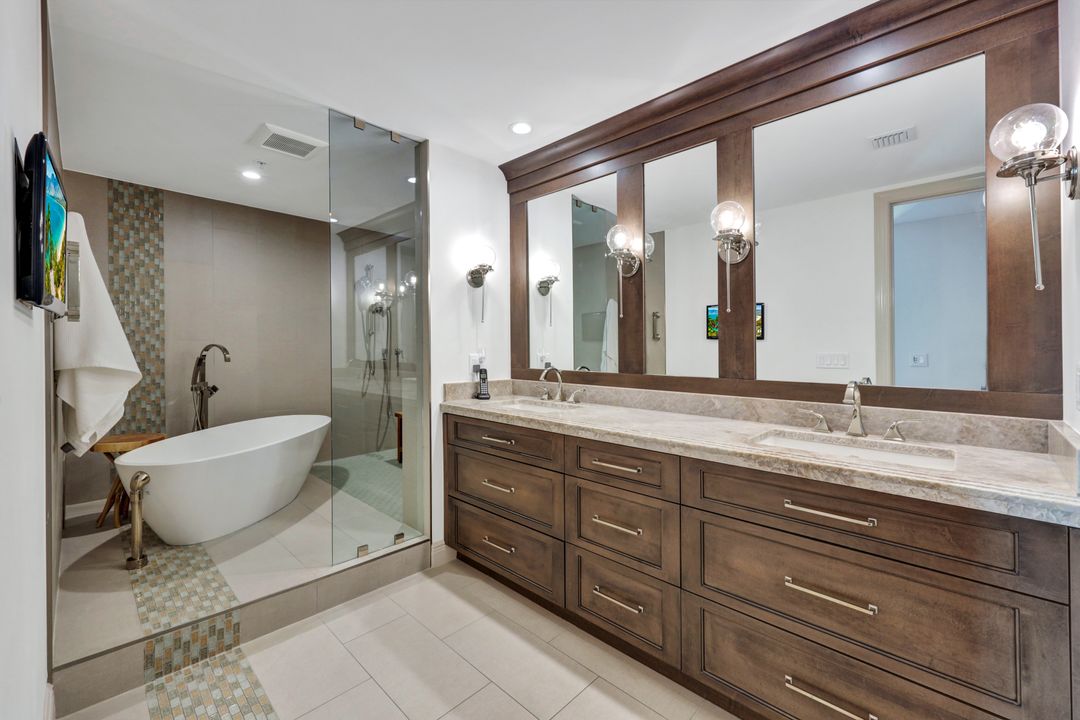 285 Grande Way #903, Naples, FL 34110