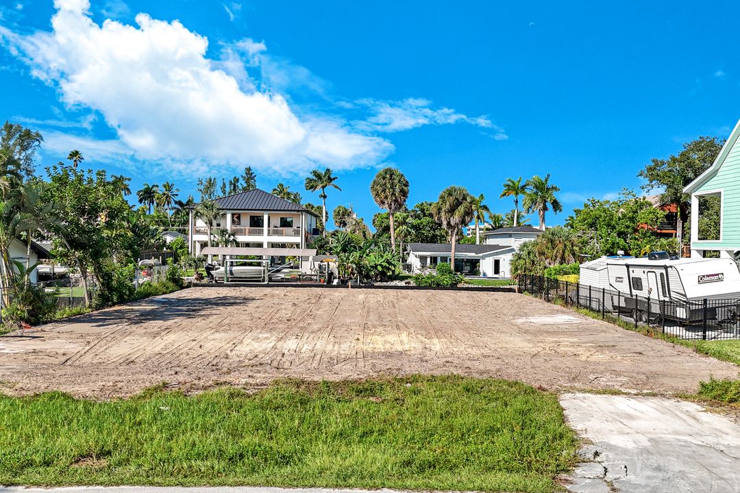 27281 Buccaneer Dr, Bonita Springs, FL 34135