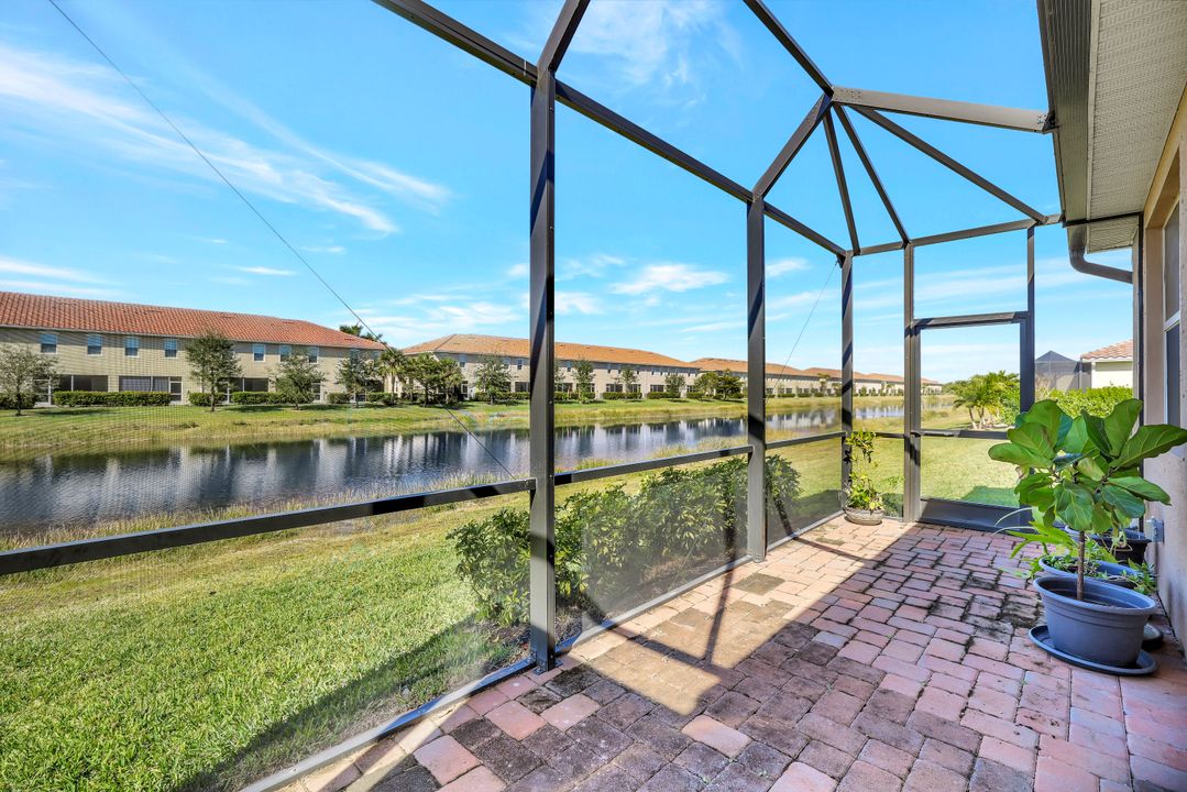 2567 Vine Ave, Naples, FL 34120