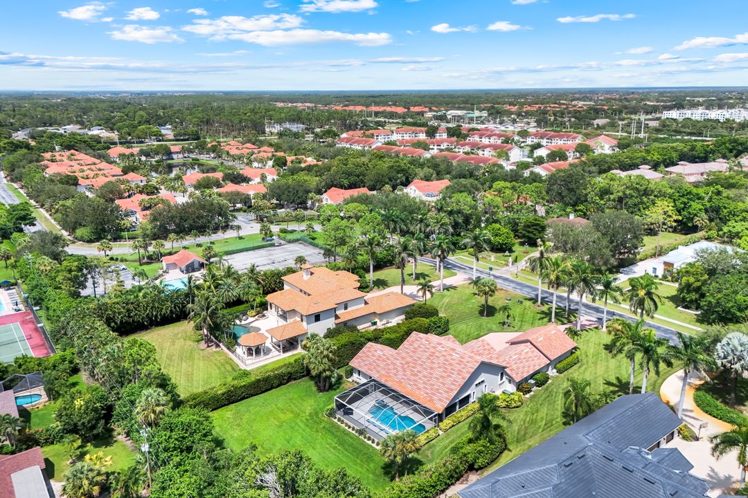 9245 The Ln, Naples, FL 34109