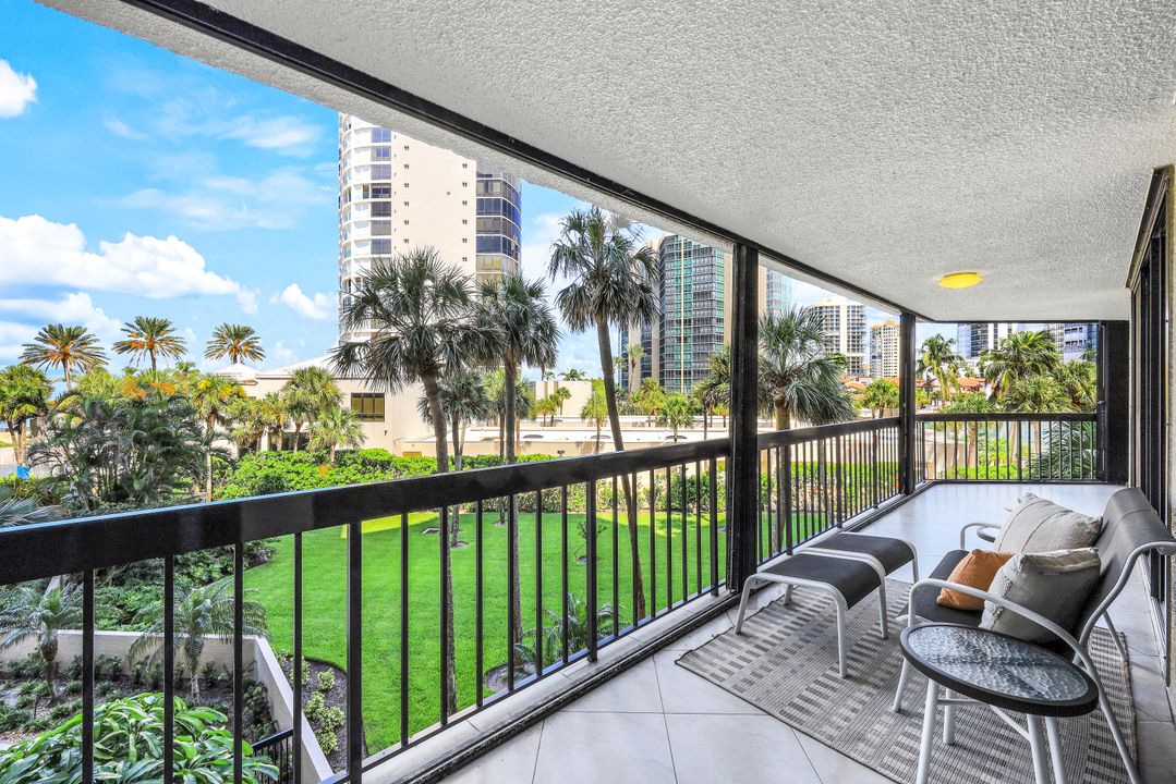 4551 Gulf Shore Blvd N  #301, Naples, FL 34103