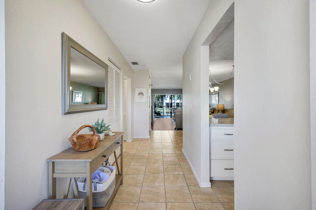 960 Palm View Dr #209, Naples, FL 34110