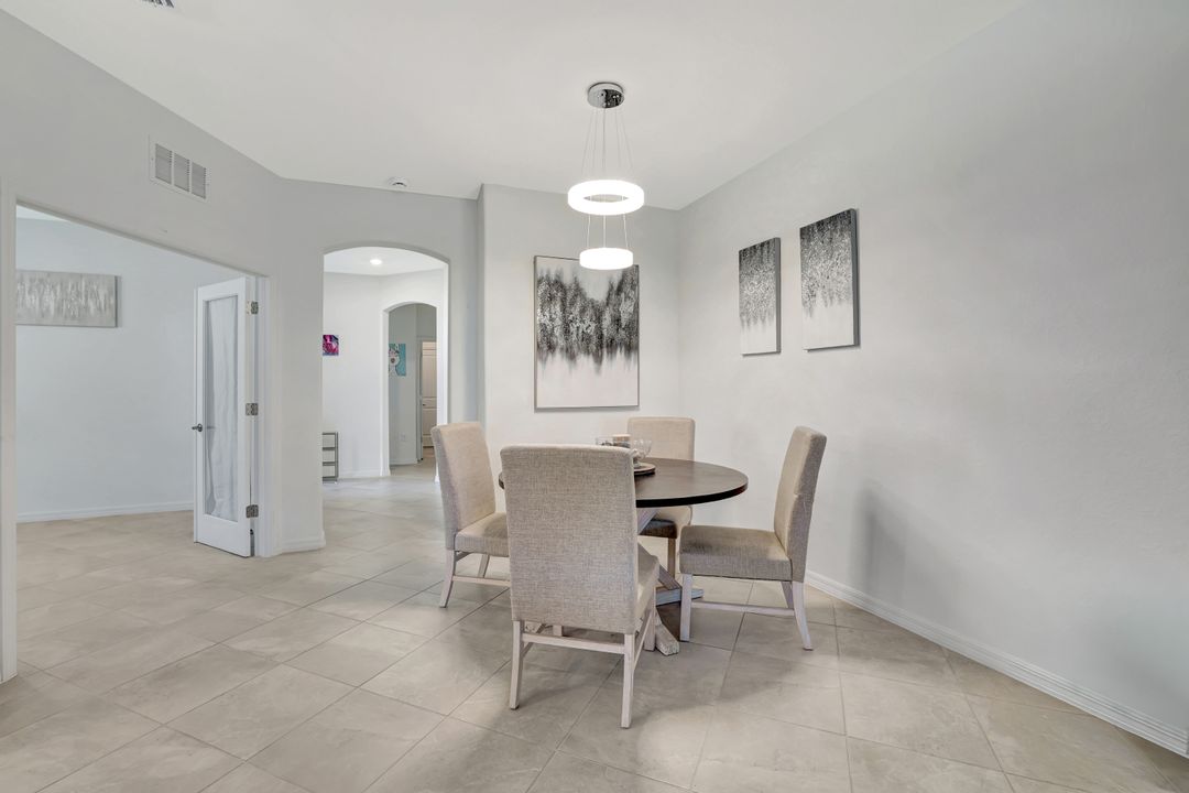 2567 Vine Ave, Naples, FL 34120