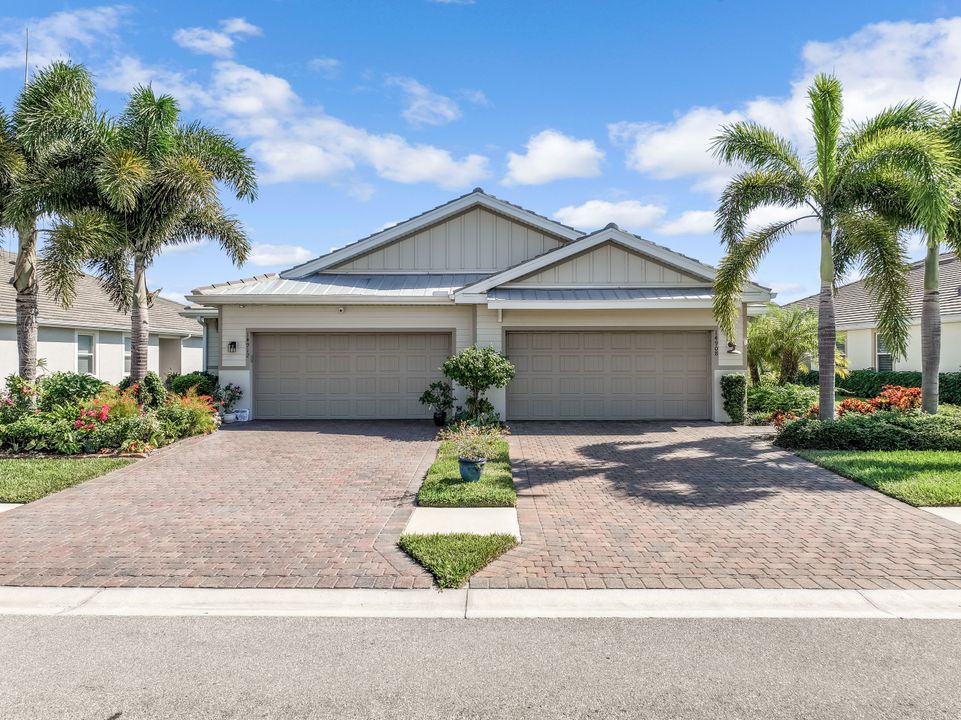 14908 Edgewater Cir, Naples, FL 34114