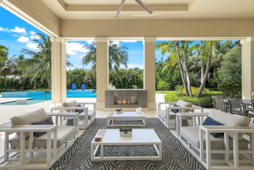 112 Hickory Rd, Naples, FL 34108