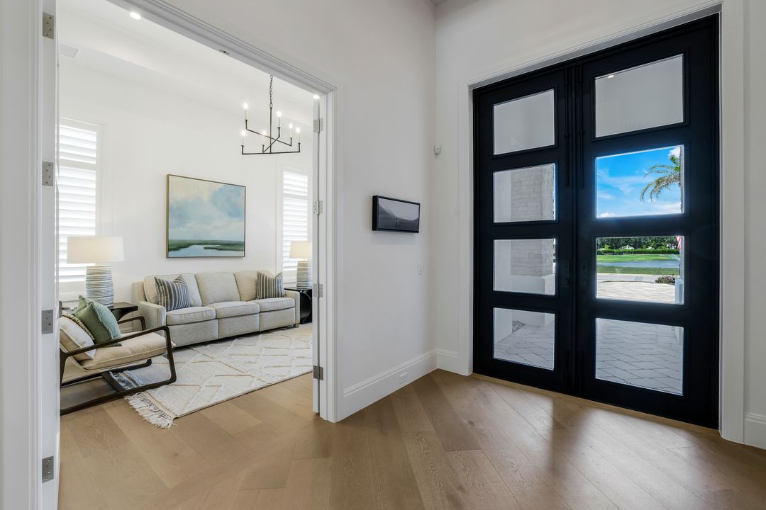 6630 Palisades Ave, Naples, FL 34109