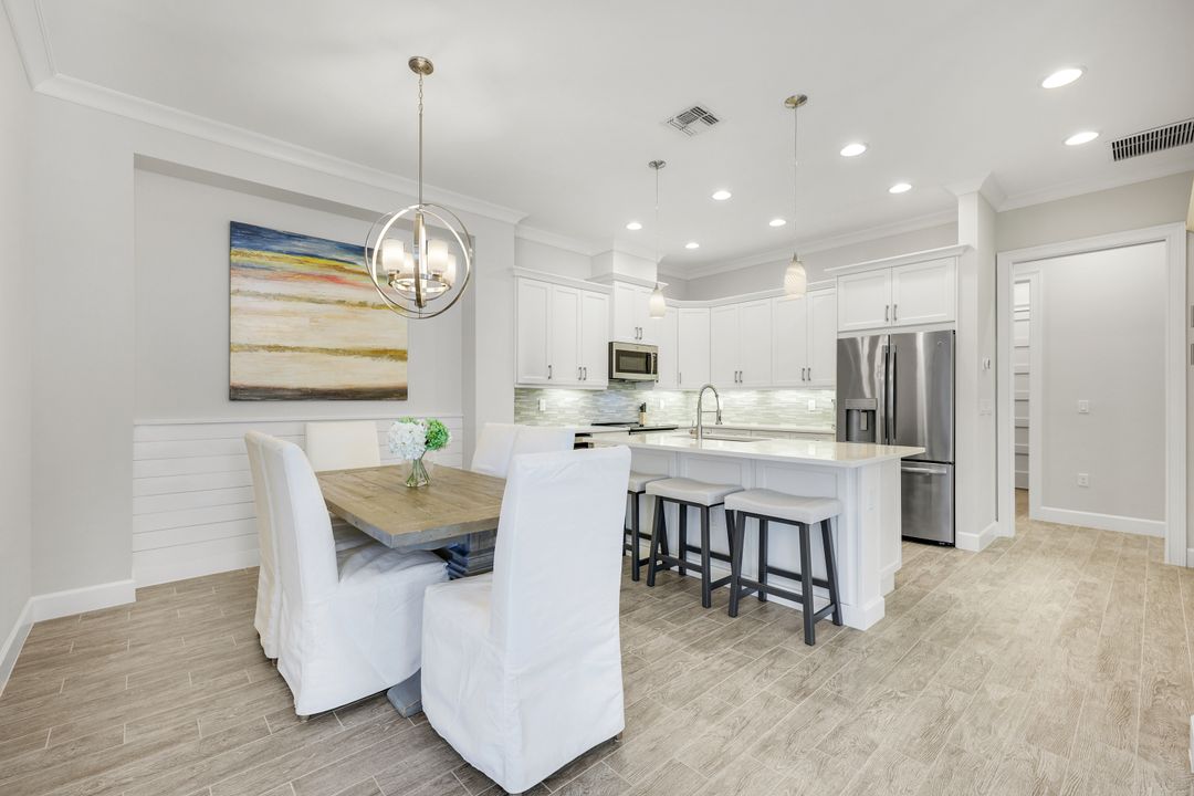 5665 Highbourne Dr, Naples, FL 34113