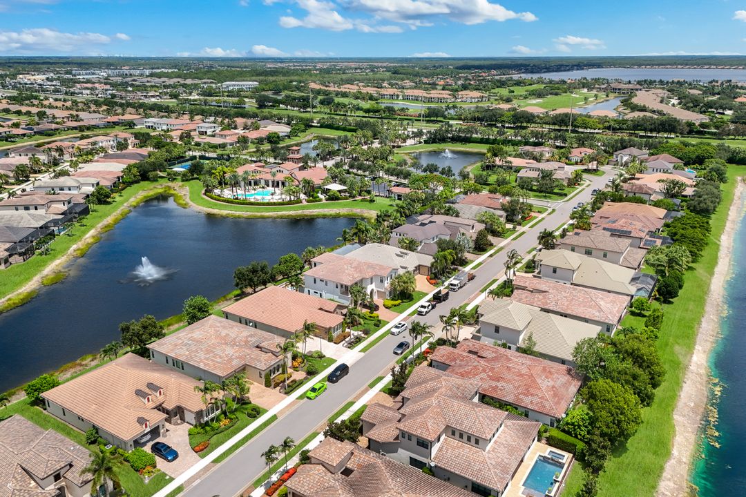 9458 Greenleigh Ct, Naples, FL 34120