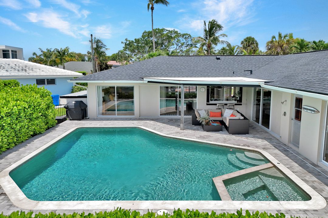 2140 Shad Ct, Naples, FL 34102