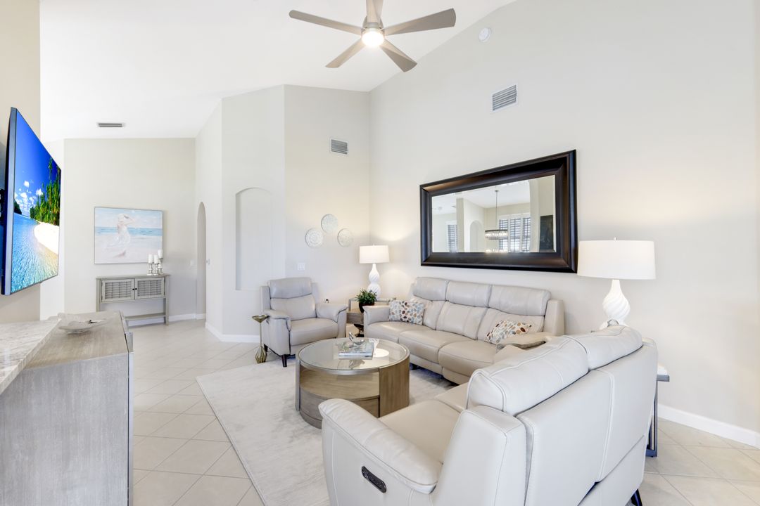 3048 Horizon Ln #1108, Naples, FL 34109