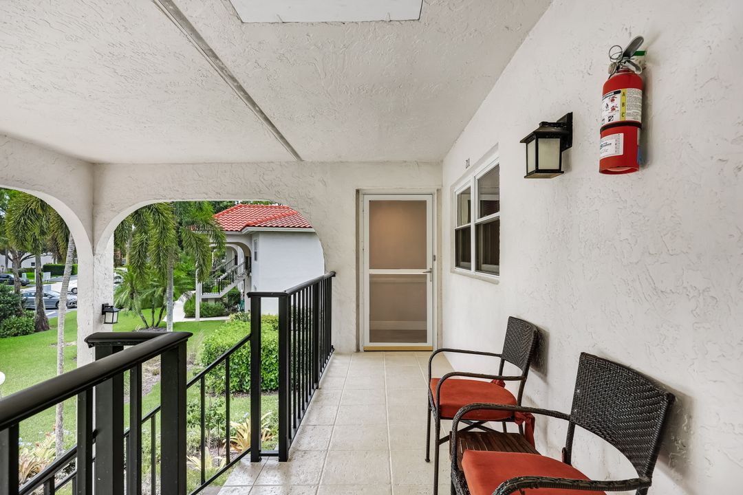 1056 Forest Lakes Dr #C-211, Naples, FL 34105