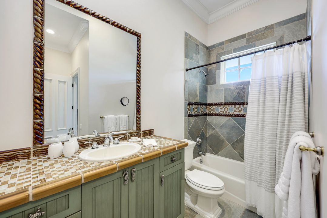 1550 Gordon Dr, Naples, FL 34102