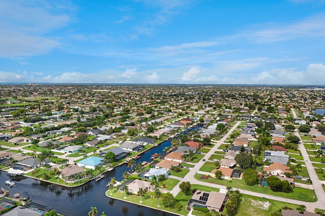 215 SW 37th Ln, Cape Coral, FL 33914