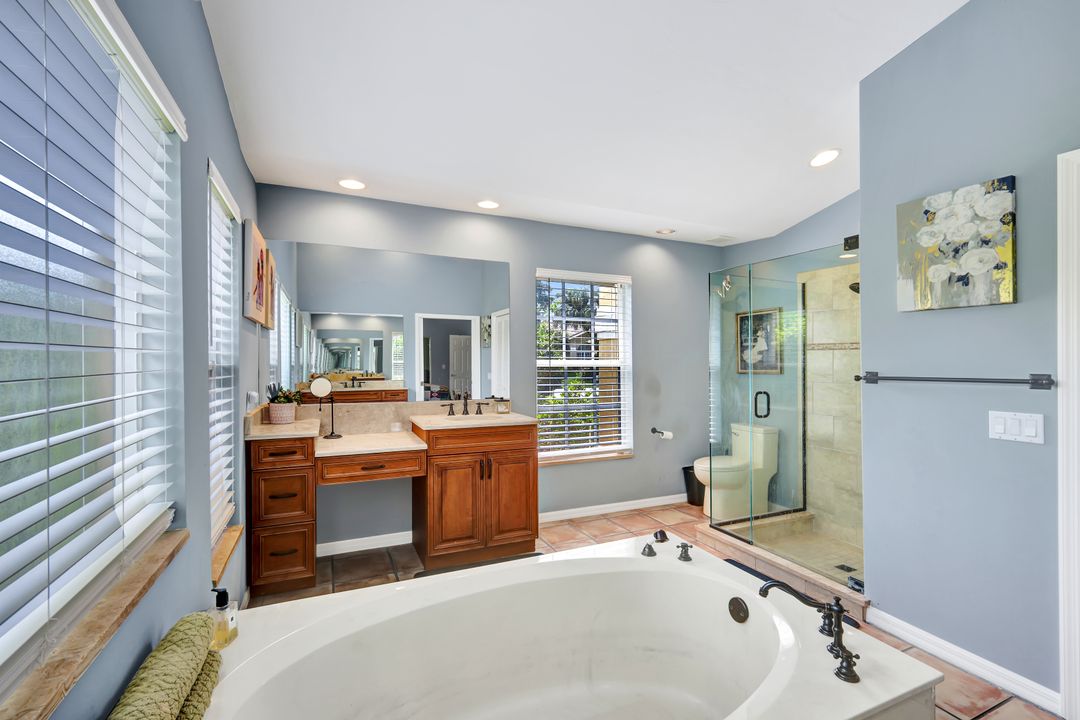 350 Henley Dr, Naples, FL 34104