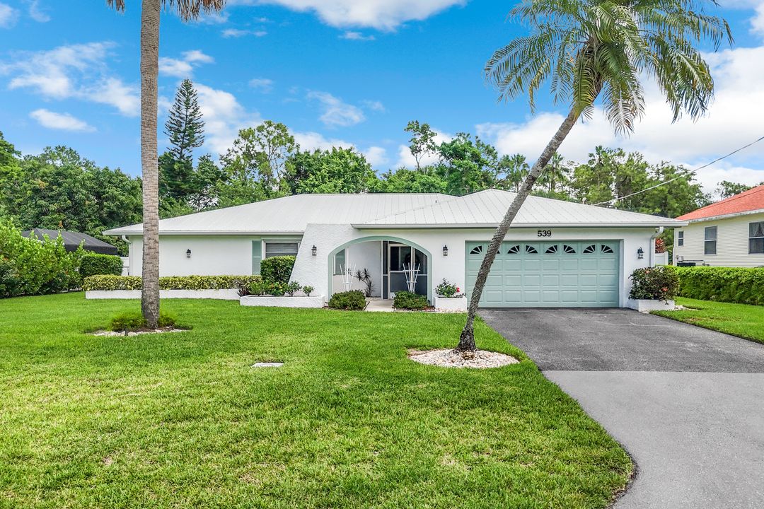 539 Cypress Way E, Naples, FL 34110
